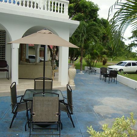 By The Sea Vacation Home And Villa ポート・アントニオ エクステリア 写真